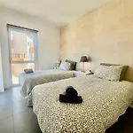 Stunning Chic Penthouse Retreat In Front Of The *